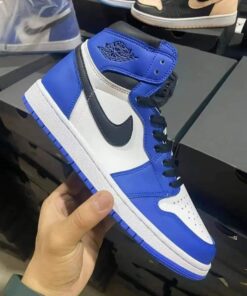 Nike Sneaker​