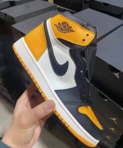 Nike Sneaker​