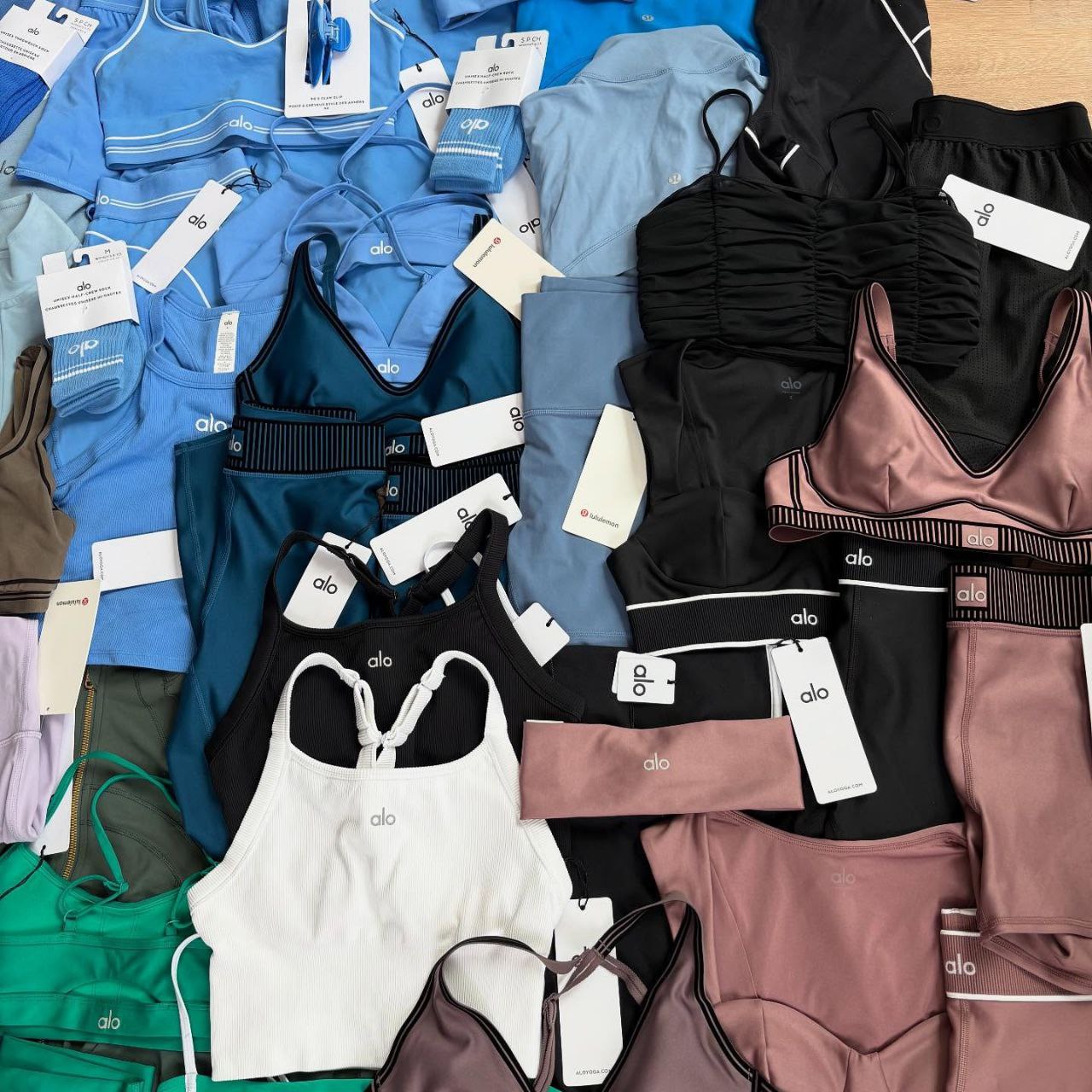 Alo Yoga Sale